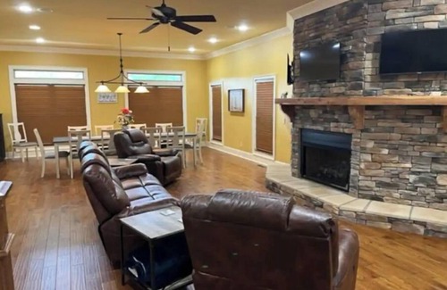 Rogersville House | Large Home on Bluewater/Sleep 24/with boats