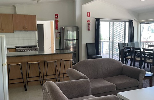 Indigo Shire House | Large home overlooking the Ovens River. Great boating & close to wineries.