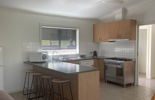 Indigo Shire House | Large home overlooking the Ovens River. Great boating & close to wineries.