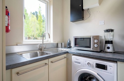 Kenmare House | Large home to sleep 8 in Kenmare. Free use of pool onsite