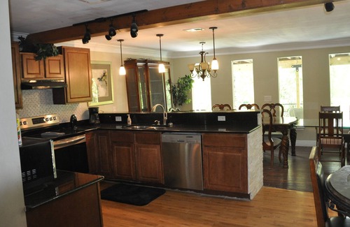 Seguin House | Large Home