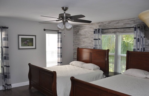 Seguin House | Large Home
