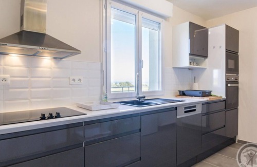 Gatteville-le-Phare Cottage | Large house with pond and sea view, near the Lighthouse, garden and terraces, parking