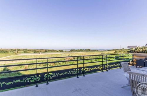 Gatteville-le-Phare Cottage | Large house with pond and sea view, near the Lighthouse, garden and terraces, parking