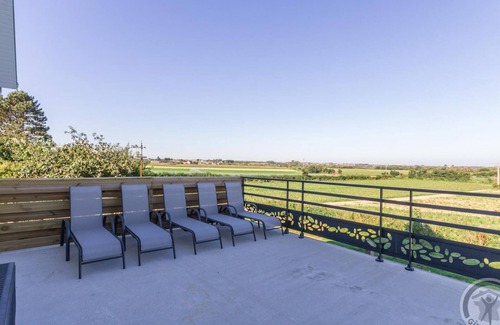 Gatteville-le-Phare Cottage | Large house with pond and sea view, near the Lighthouse, garden and terraces, parking