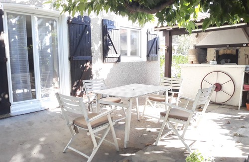 Entressen House | Large house in Provence village of Entressen with enclosed garden planted with trees, quiet location