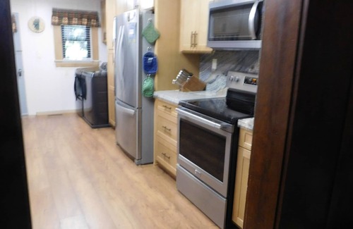 Sunnyside House | Large house perfect for multi-family vacations - TOT #11210