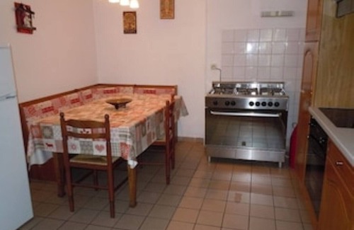 Le Bonhomme House | LARGE HOUSE SLEEPS 24 IN THE MIDDLE OF THE MEADOWS