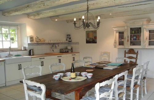 Saint-Helen House | Large house, sleeps 8, shared pool.