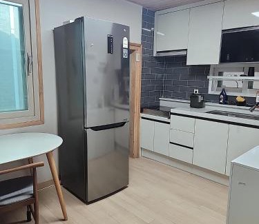 Pukkajwail-tong Villa | Large house subway 5 minute