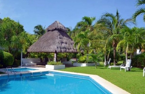 Zona Hotelera House | Large House-walking to beach-10 guests!