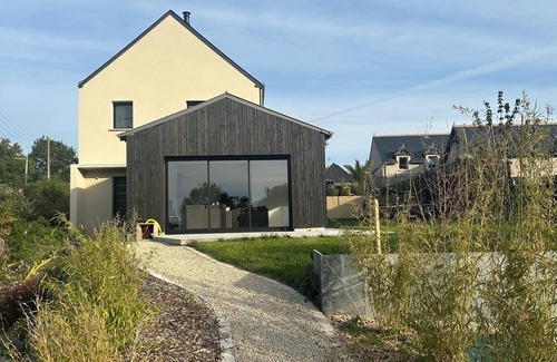 Saint-Lunaire House | Large house with garden and Jacuzzi -close to beach center-for up to 11 people-.