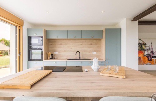 Vains Cottage | Large house with garden, terrace, WIFI, parking, and stunning view