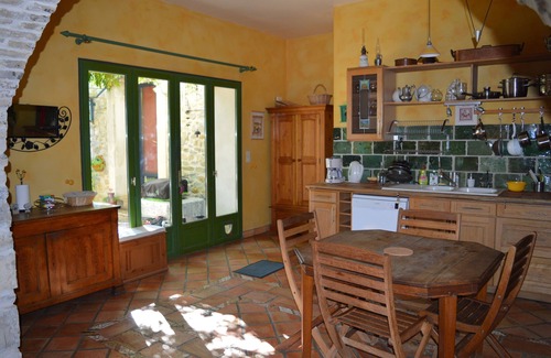 Vacquieres House | Large independent village house with garden