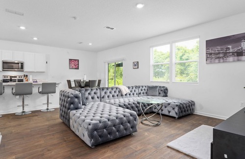 Northside House | Large JAX Home: 4 Beds, Office + Gym, Backyard Preserve