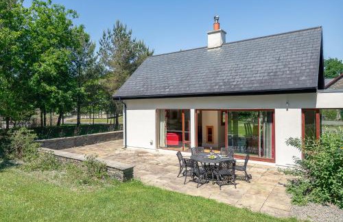 Kenmare House | Large Kenmare home sleeping 10. Free use of pool