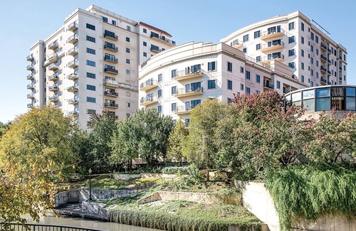Downtown San Antonio Condo | Large kitchen, riverfront waterway, central downtown