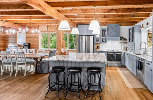 Westview Cabin | Large Lakefront Cabin on Rough River