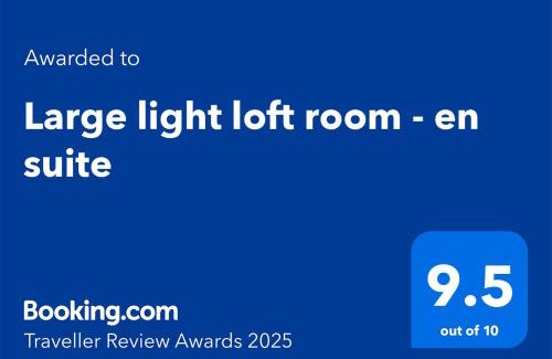 Brighton House | Large light loft room - en suite