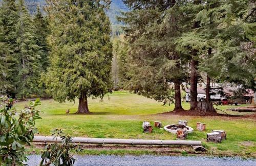 Ashford Other | Large Lodge at Rainier Lodge (0.4 miles from entrance)