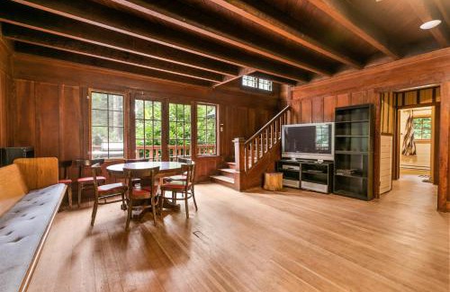 Ashford Other | Large Lodge at Rainier Lodge (0.4 miles from entrance)