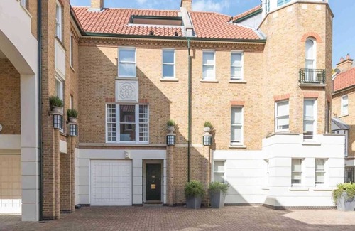 Chelsea Villa | Large London Apartment for rent Chelsea