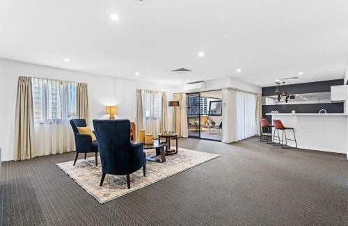 East Perth Apartment | Large Luxe Penthouse fully equipped Perth CBD