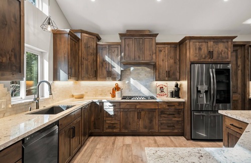 South Lake Tahoe House | Large luxurious South Lake Tahoe home, minutes from Heavenly and Stateline