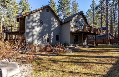 South Lake Tahoe House | Large luxurious South Lake Tahoe home, minutes from Heavenly and Stateline