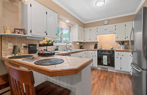 Mount Ida House | Large Luxurious 3/3 Lake Homen