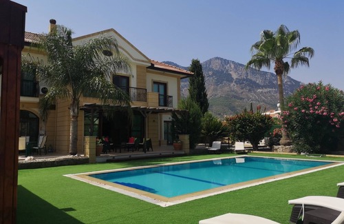 Kyrenia District Villa | Large Luxury 4 bedroom Villa With Private Swimming Pool In Lapta, North Cyprus.