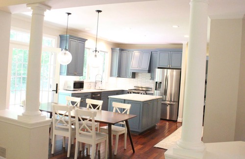 Ann Arbor House | Large, Luxury Getaway in Charming Upscale Dixboro Neighborhood