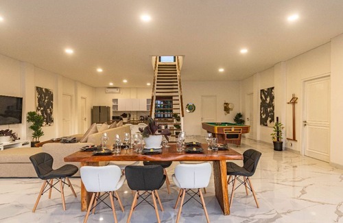 Seminyak Villa | Large Luxury Modern Mansion Sleeps up to 50