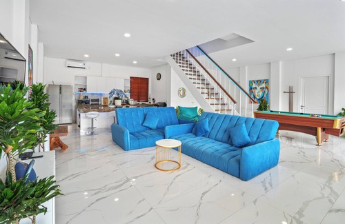 Seminyak Villa | Large Luxury Modern Mansion Sleeps up to 50