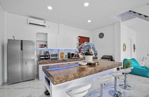 Seminyak Villa | Large Luxury Modern Mansion Sleeps up to 50