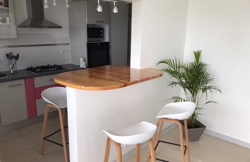 Fontaine de Moutte Condo | Large luxury room in a shared apartment