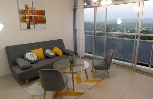 Fontaine de Moutte Condo | Large luxury room in a shared apartment