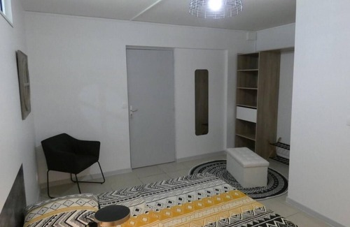 Fontaine de Moutte Condo | Large luxury room in a shared apartment
