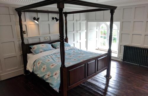 Trowbridge House | Large Manor House near Bath
