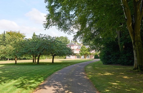 Norwich House | Large Manor House with Pool, Hot Tub & Gardens