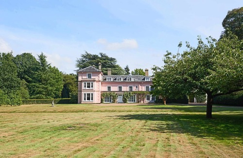 Norwich House | Large Manor House with Pool, Hot Tub & Gardens