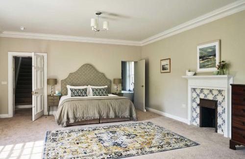 Norwich House | Large Manor House with Pool Hot Tub & Gardens