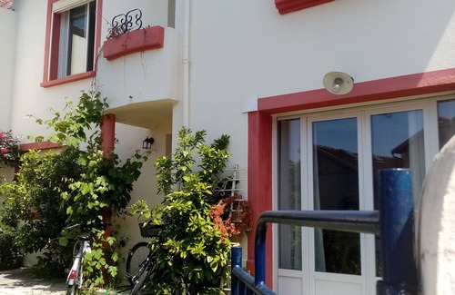 Cote Pavee Villa | Large middle-class villa near town center