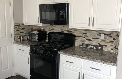 Las Vegas House | Large modern 2 story house with first floor master suite.