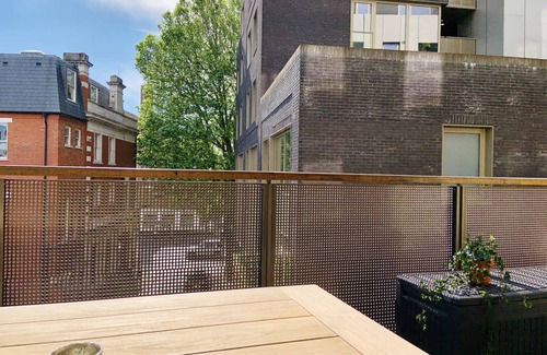 Hackney Apartment | Large, modern East London Apartment with two big balconies