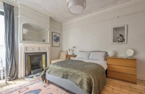 Chapel End House | Large, modern, Edwardian house in Walthamstow, E17, London.