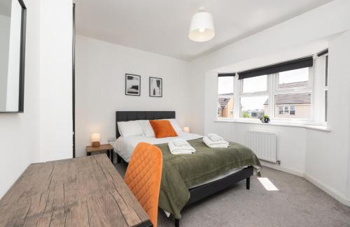 Patchway House | Large Modern Home, Free Parking, Families and Contractors Welcome