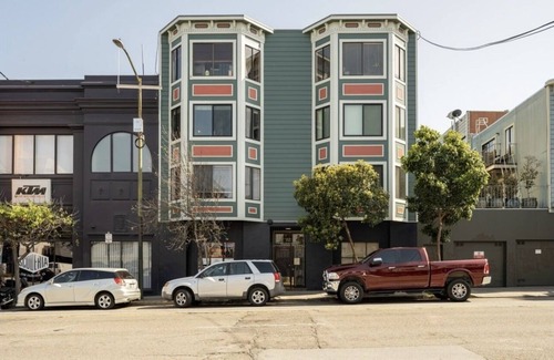 Mission District Condo | Large Modern One Bedroom Condo in Heart of San Francisco.