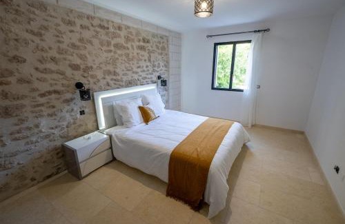 Rochefort-du-Gard House | Large modern Provencal house - 12 people