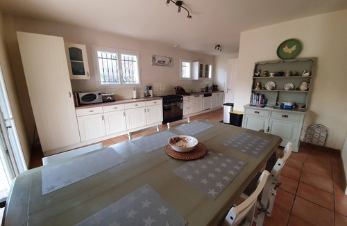 Fuilla Villa | Large Modern Villa with Private Swimming Pool & Panoramic Mountain Views, WIFI
